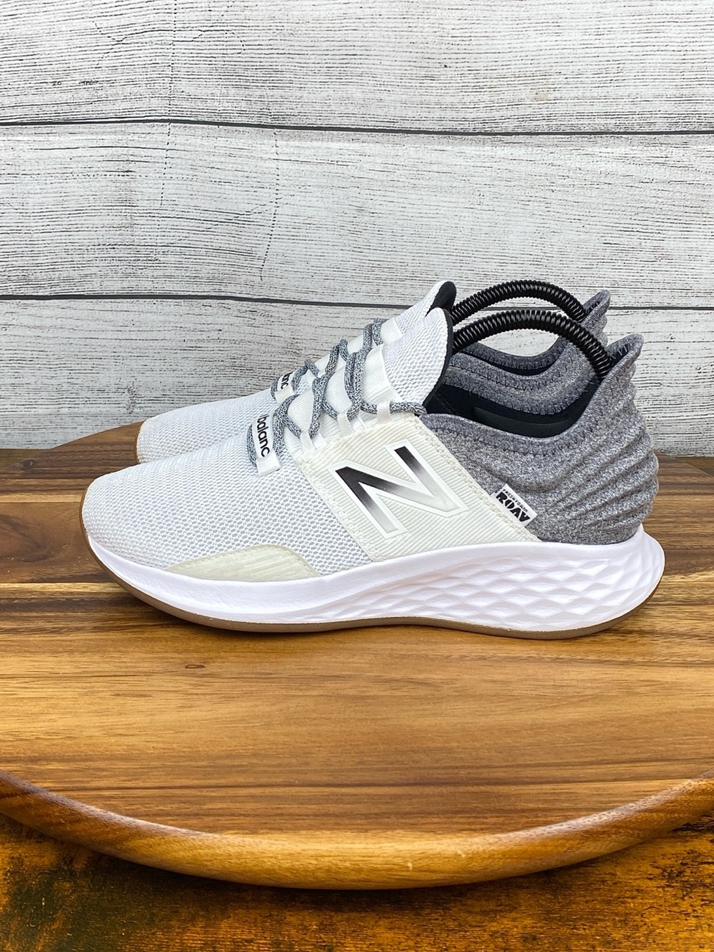 New Balance Fresh Foam Roav White Grey Shoes WROAVTW Women’s Sneaker Size 7.5